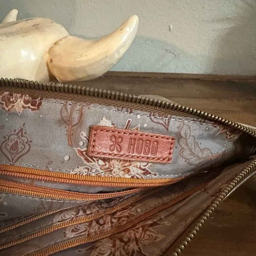 Hobo -Metallic Tan Clutch with tassel - Picture 3 of 4